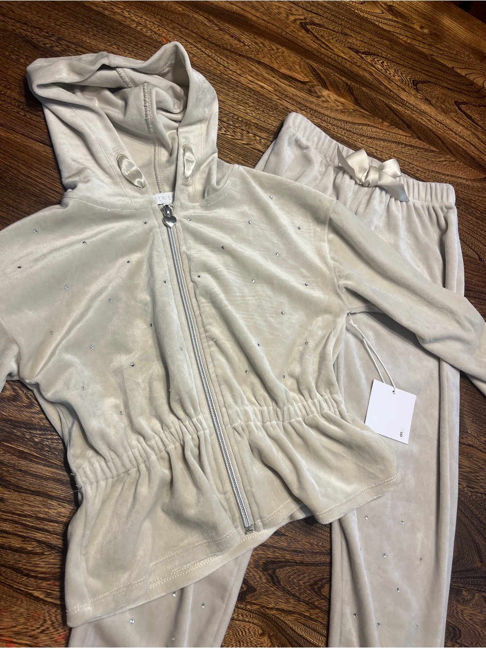 Girls 6 velour fitted jogger tracksuit NWT
